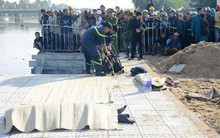 Vụ cả gia đình ở Hà Nội lao ô tô xuống sông, 3 người chết, hàng xóm sốc nặng không tin là sự thật