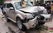 Ô tô điên lao lên vỉa tông chết bé trai 5 tuổi đứng đón xe buýt