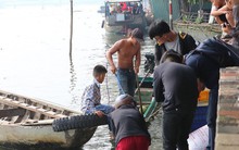 Ngậm ngùi nhìn cá chép tiễn ông Táo bị vớt trước mặt