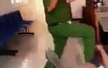 Trung tá công an đạp người làm chứng tại trụ sở làm việc?