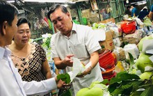 Hiện tuợng lạ: Trái cây chưng Tết giảm sản lượng, giảm luôn giá