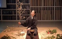 Sau 10 năm ẩn dật, người phụ nữ Nhật Bản trở thành "kho báu quốc gia" khi được mọi người mệnh danh là bậc thầy cắm hoa