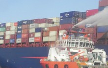 Tàu hàng Singapore bốc cháy: 10 thành viên nước ngoài thoát chết