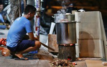 Người Sài Gòn trắng đêm bên bếp lửa hồng nấu bánh chưng, bánh tét đón Tết Kỷ Hợi 2019