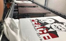 Cháy hàng áo phông in hình các ông Trump – Kim