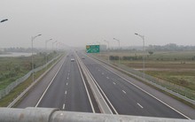 Bắt quả tang 3 học sinh ném đá vào phương tiện lưu thông trên cao tốc