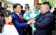 Chỉ trả lời một câu đơn giản thế này với ông Kim Jong Un, bé gái 9 tuổi khiến nhiều người tò mò muốn biết danh tính