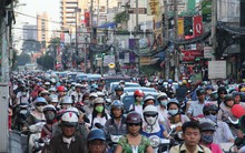 Nếu đổ ra cùng lúc, đường tại TP HCM không thể chứa hết ôtô con, xe máy