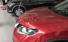 Thị trường ôtô ế ẩm sau Tết, đại lý hết "bán bia kèm lạc"