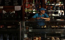 Venezuela ngừng hoạt động kinh doanh, đóng cửa trường học