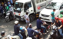 [VIDEO] - Giành đường đánh nhau náo loạn trung tâm TP HCM