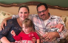 Tưởng bị bệnh trĩ nhưng hóa ra là triệu chứng ung thư đại trực tràng: Câu chuyện cảnh báo của bà mẹ 2 con