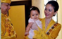 Hé lộ chân dung tiểu công chúa Malaysia đang làm mưa làm gió trên mạng xã hội, không thua kém Charlotte của Hoàng gia Anh