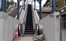 Cận cảnh nhà ga đường sắt Cát Linh – Hà Đông nham nhở, bong tróc, xuống cấp trước ngày vận hành