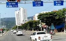 Đoàn xe sang của tập đoàn Trung Nguyên lao vun vút, vượt đèn đỏ ở Đà Nẵng