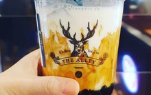 Sau vụ trà sữa The Alley bị tố coi thường shipper, nữ thu ngân kiêm cửa hàng trưởng bị cách chức, chuyển làm nhân viên vệ sinh?