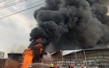 CLIP: Cháy dữ dội tại KCN Sóng Thần 2, giáp ranh TPHCM – Bình Dương