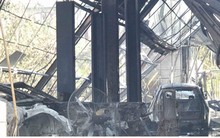 Lửa thiêu rụi ít nhất 10 ô tô trong gara ở TPHCM