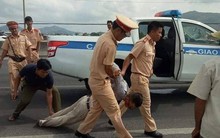 Đại úy CSGT bị lái xe bán tải chèn ngã lúc truy đuổi đang nguy kịch, bị gãy nhiều xương