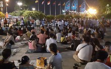 Người Sài Gòn đổ về hầm Thủ Thiêm, tòa nhà 81 tầng xem bắn pháo hoa