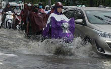 TP HCM ngập mênh mông, kẹt xe khắp nơi sau mưa lớn