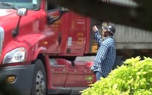 Điều tra: Cận cảnh ‘cò’ dẫn xe qua chốt CSGT