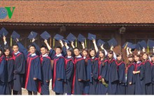 “Xuất khẩu” cử nhân thất nghiệp - chuyện bi hài