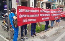 Người mua nhà 'đội nắng' đòi quyền lợi vì dự án chậm tiến độ