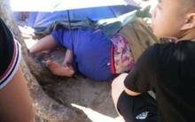 Hà Nội: Nữ tài xế lái xe Mercedes đạp nhầm chân ga, tông cụ bà đi xe đạp gãy chân