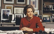 Katharine Graham: Chồng ngoại tình rồi tự tử vì trầm cảm, bà mẹ "bỉm sữa" vượt lên số phận trở thành huyền thoại của giới báo chí