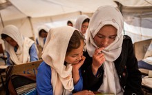 Không có điện, học trong nghèo khó, ngôi trường này vẫn có tỷ lệ đậu Đại học lên đến 97%