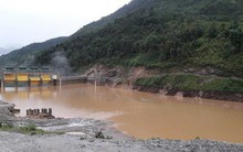 Thủy điện xả lũ bất ngờ lúc rạng sáng, 50 nhà dân ngập úng