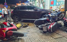 Nhân chứng kể phút nữ tài xế lái ô tô Mercedes đâm hàng loạt xe máy, 6 người bị thương ở TP.HCM