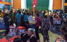 Nghi hàng dỏm, người dân bao vây, nhân viên bán hàng phải nhờ phường giữ hộ 540 triệu