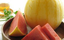 Đại gia Hà Thành chi bạc triệu giải nhiệt bằng dưa hấu Nhật Bản vỏ vàng, không hạt