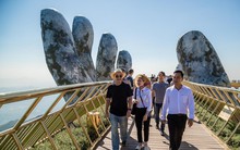 Nới visa, không “nới” dịch vụ, coi chừng lợi bất cập hại