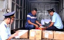 Phát hiện hàng hóa từ Trung Quốc vừa cập bến đã có sẵn mác "Made in Việt Nam"