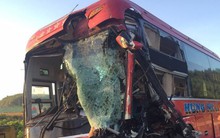 Xe khách đấu đầu xe tải tại đường tránh Nam hầm Hải Vân