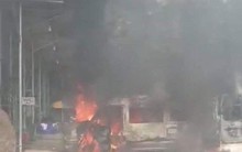 Xe khách 16 chỗ bốc cháy dữ dội ở Đồng Nai