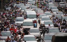 Vật vã vượt 'biển người' về nhà vào giờ tan tầm ở Hà Nội