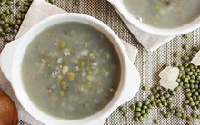 GS dinh dưỡng chia sẻ cách ăn đậu xanh để thải độc, giải nhiệt: Quà quý cho các gia đình