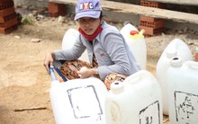 Bình Định đưa xe chữa cháy tiếp nước sinh hoạt cho người dân