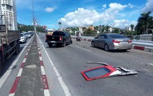 Ô tô khách ủi hàng loạt xe máy ở cầu Bãi Cháy, 5 người thương vong