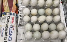 Bị phạt 150 triệu vì mấy trăm quả vịt lộn, du khách khóc dở giữa sân bay