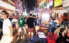 Cận cảnh tình trạng bát nháo trên các tuyến phố đi bộ ở Sài Gòn