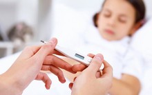 Triệu chứng dễ nhầm sốt xuất huyết và sốt thường, để lâu nguy hiểm tính mạng