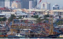 Tàu 67 nằm bờ, ngư dân nợ nần chồng chất