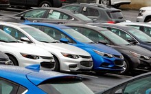 Giảm giá sâu bán chạy ế, đại lý ô tô kêu trời lỗ nặng