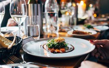 Các nhà hàng cấm khách mang đồ ăn thừa về là lãng phí, keo kiệt ư? Sai rồi, có họ lý cả đó!