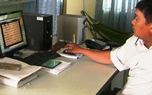 Miễn nhiệm Chi cục trưởng thi hành án chơi game, đá gà trong giờ làm việc